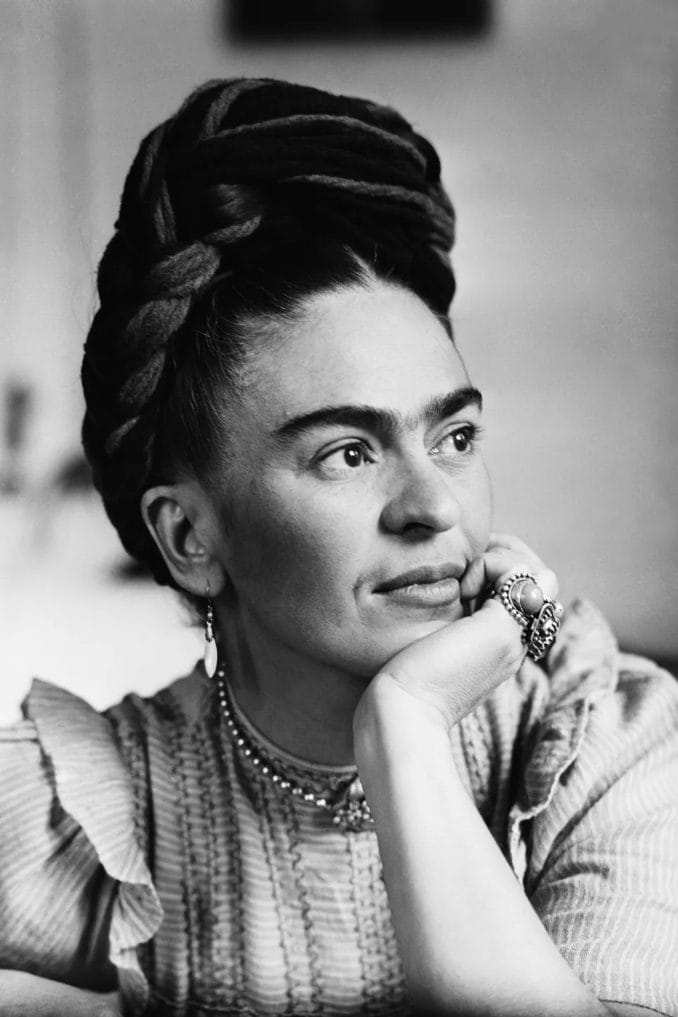 FRIDA KAHLO, reine rebelle de l&rsquo;autoportrait devenue icône .
