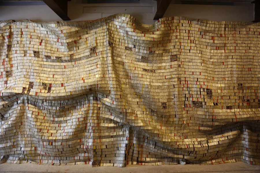 El Anatsui, le génie du recyclage artistique.
